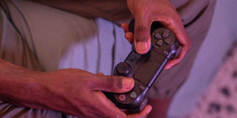 Peut-on jouer en ligne avec une PS4 jailbreakée