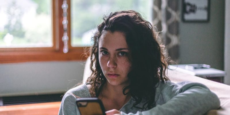 Quel réglage iPhone active le double-tap pour allumer l’écran